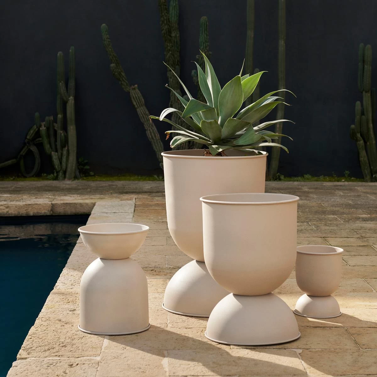 Ferm LIVING Hourglass Pot - Large - Cashmere - Afbeelding 2