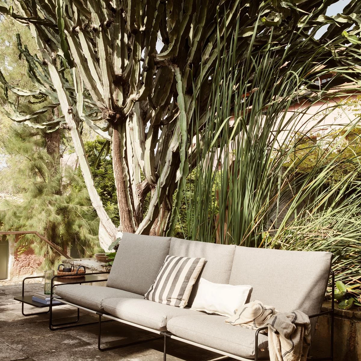 Ferm LIVING Desert 3-zitsbank Black Dolce - Dark Sand - Afbeelding 4