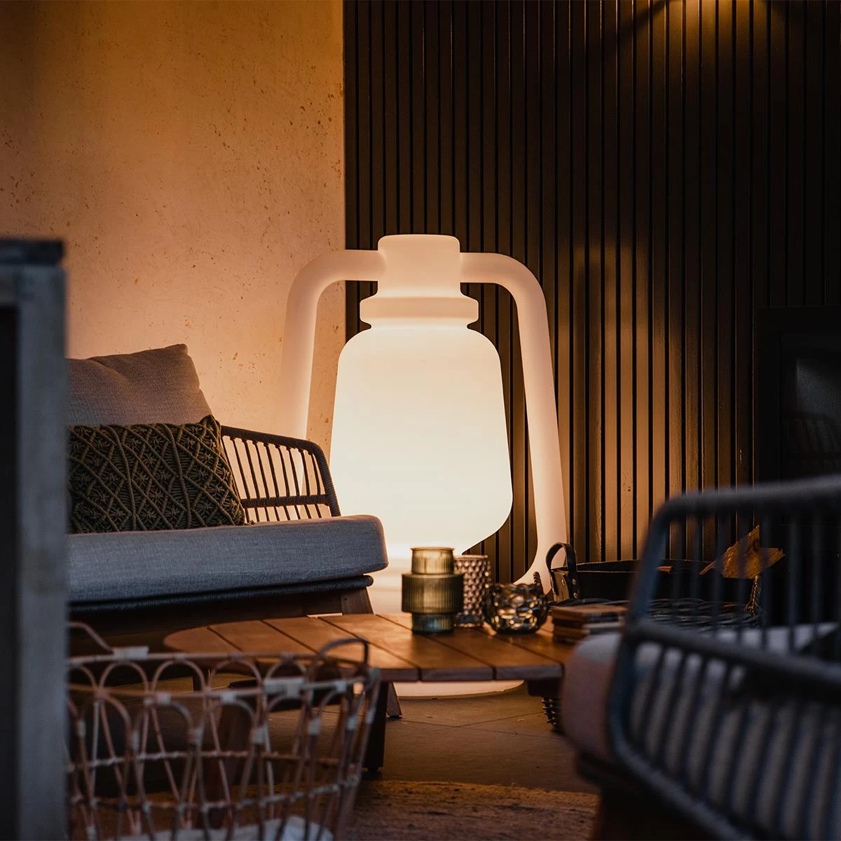 QAZQA Smart Vloerlamp Wit 110 Cm Incl. Wifi G95 - Storm Extra Large - Afbeelding 2