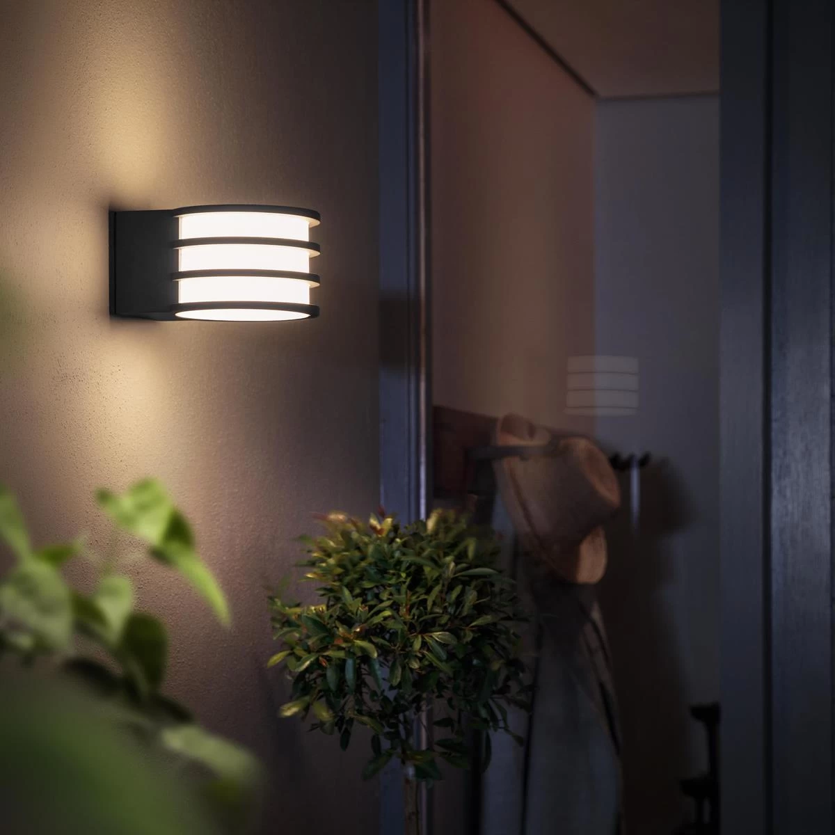 Philips Hue White Lucca Wandlamp - Afbeelding 3